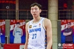 双拳敌四手！贾尔斯单节4中4砍9分 勉力抗衡首钢五虎合计26分